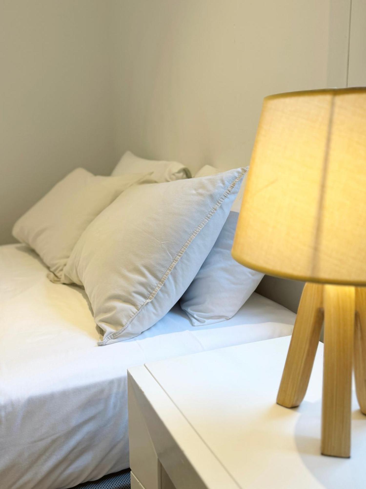 Deluxe City Centre Two Bedroom - Grand Central House ジブラルタル エクステリア 写真